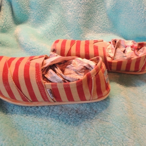 Toms striped red and tan canvas sz 6.5 slip on - Picture 3 of 7